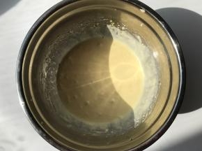 奶油奶酪隔水溶化。