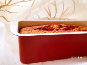 烤箱预热160度5分钟后放入模具，采用水浴法烘烤60分钟再焖20分钟。