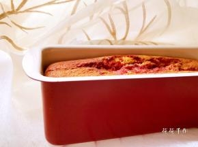 烤箱预热160度5分钟后放入模具，采用水浴法烘烤60分钟再焖20分钟。