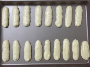 直接裱花袋剪口挤，挤出长条