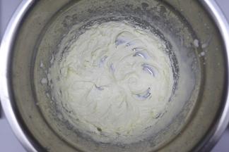 淡奶油打发至出现纹路就行，