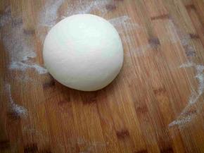 然后揉成馒头的形状