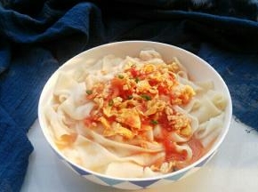 番茄鸡蛋盖在面条上，拌一拌，超级棒！