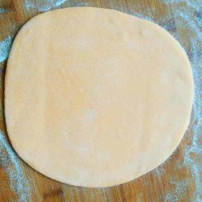 胡萝卜面团擀扁