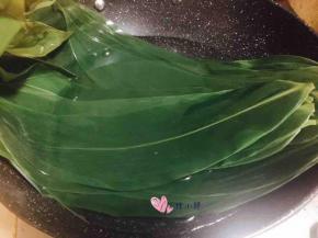 新鲜粽叶下锅，煮三分钟