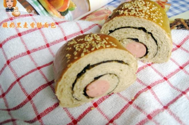 酸奶黑麦香肠面包