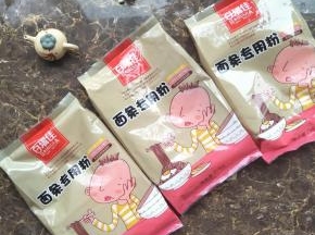 百瑞佳，专注制面20年！挑选绿色种植，光照充足的优质小麦，制成粉质细腻，营养美味的面条专用粉。
百瑞家面条专用粉非转基因红小麦经过多种工序精致而成，不含添加剂，加拿大进口面粉，只提取6％的麦芯精华，面粉细腻，没有结块。