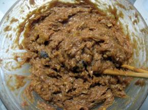 拌好的肉馅覆上保鲜膜，放冰箱冷藏半小时。