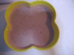 将奶油液与酸奶搅拌均匀