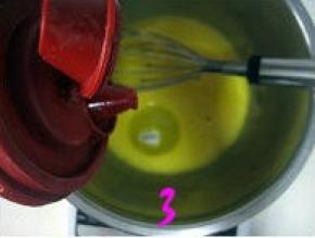 加入植物油拌匀；