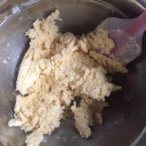 6:搅拌到无干粉即可，不要过度搅拌。