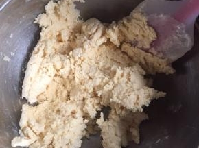 6:搅拌到无干粉即可，不要过度搅拌。