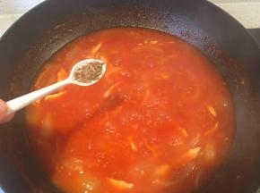 番茄鸡丝酱关火时放入一小勺罗勒