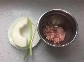 材料准备好，冬瓜去皮去瓤