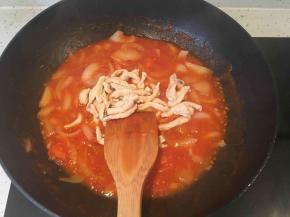 西红柿炒烂时加入鸡胸