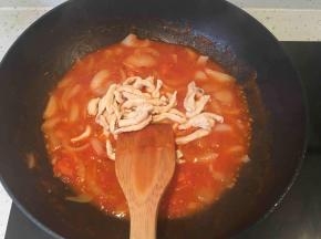西红柿炒烂时加入鸡胸
