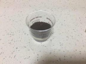 再放一层饼干末，压平