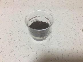 再放一层饼干末，压平