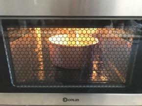 放入东菱烤立方电烤箱中，上管165度下管170度，烘烤35分钟左右。（时间和温度请根据自己烤箱实际情况来调节）