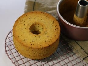 凉后手工脱模即可。