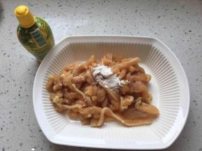 放入柠檬汁和淀粉腌制10分钟