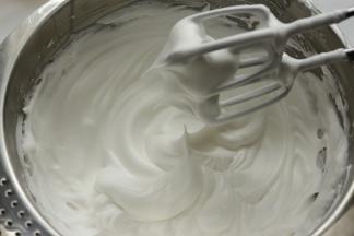 再继续打到提起打蛋头形成硬性尖勾