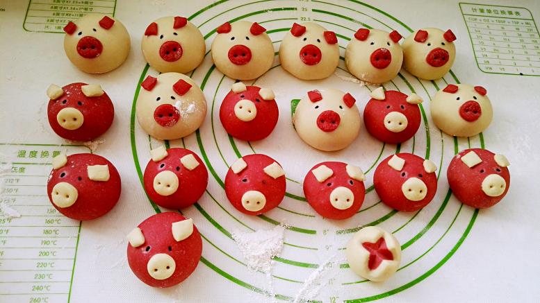 百变面食之双色小猪馒头