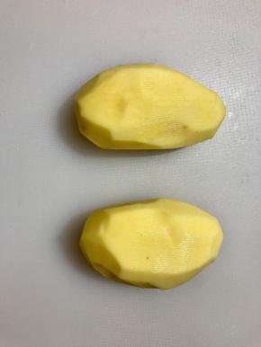 土豆削皮洗干净