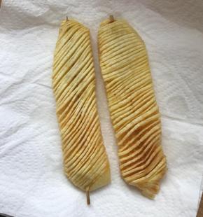 再次放到厨房纸上吸干净多余的油。