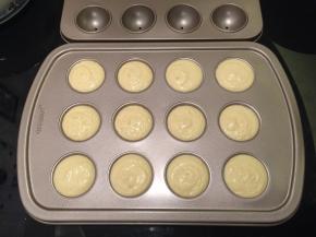 挤入棒棒糖模，轻震几下