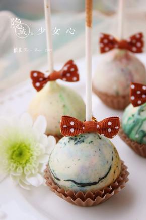 小妞可是舍不得吃了！