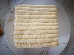 最上面挤成这样