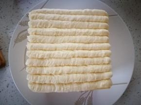 最上面挤成这样