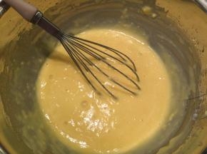 筛入低粉，拌至无干粉