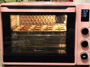 烤箱预热170度上下火中层20分钟左右