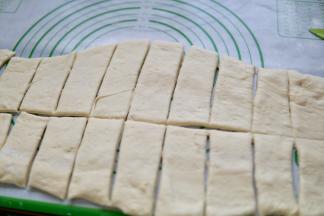 用刀切成适量大小