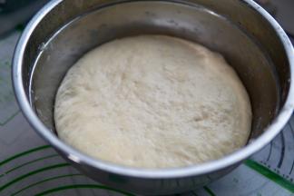 在温暖处发酵至两倍大即可