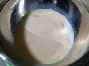 放入酵母