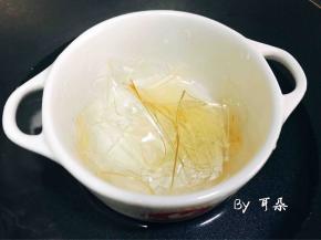 在锅中做热水
放入碗 隔水加热