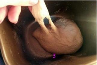 一个揉面程序结束后，面团混合光滑，但滑出膜。继续再来一次“和面”程序