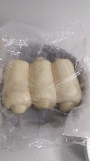 50分钟后面包已经长快2倍大了，预热烤箱170度。