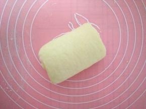 翻面，自从而下卷起来；