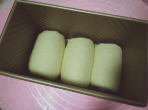 放入吐司盒（450克）；