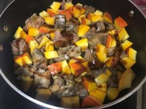 一次性加入剩下的所有调料拌匀。