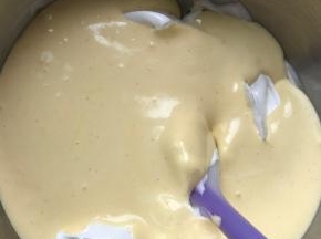 再倒回蛋白盆中翻拌均匀。