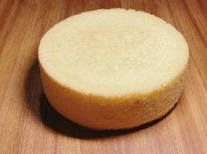 出锅后将蛋糕盆倒扣，凉透后脱模，纸杯正常晾凉即可。