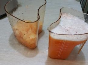 榨好的哈密瓜汁很多