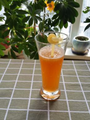 好喝的哈密瓜汁很轻松就做好了