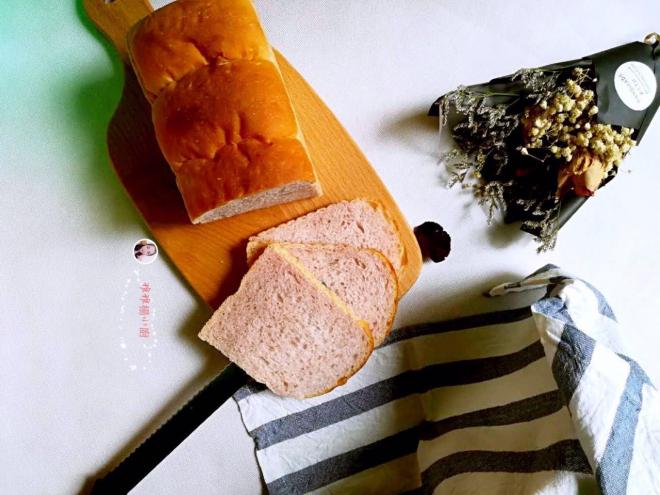 紫薯奶香吐司