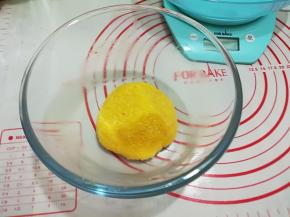 用刮刀按压成团，放冰箱冷藏